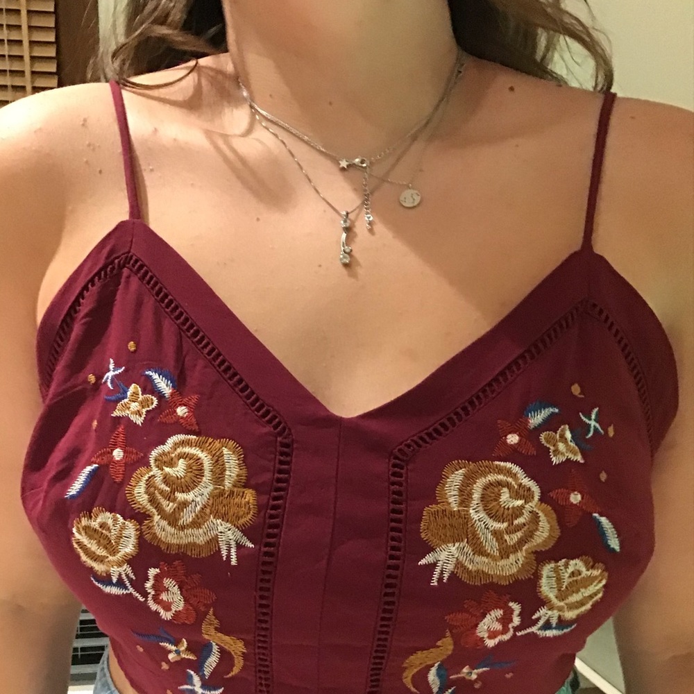 Maroon tank top with floral print